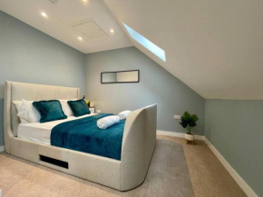 Big Modern House - 15min to NEC - Sleeps 10